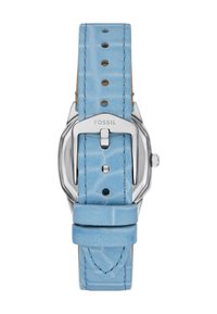 Bracelet de montre en cuir bleu clair avec une boucle en métal argenté. Le bracelet présente des coutures et plusieurs trous pour l'ajustement.