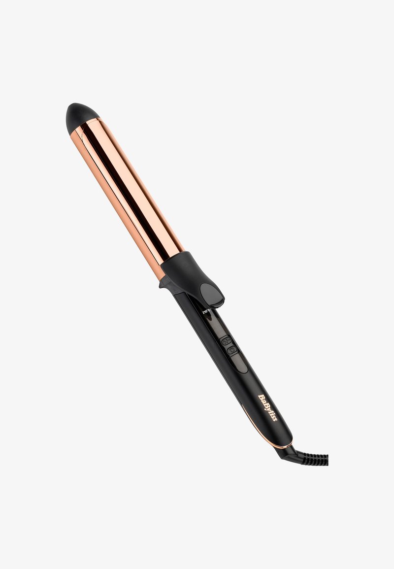 Krøllejern med rosaguldfarvet tønde, sort håndtag, digital temperaturvisning og kontrolknapper, mærket "BaByliss."
