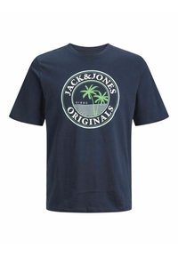 Mörkblå bomulls-T-shirt med korta ärmar, prydd med en cirkulär grafisk tryck av palmträd och texten "JACK & JONES ORIGINALS."