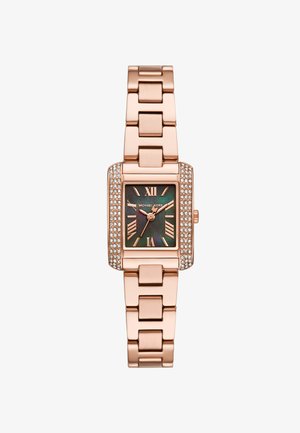 Reloj rectangular de Michael Kors con una correa de metal en color oro rosa, acentos de cristal alrededor de la esfera y un dial de nácar verde oscuro.