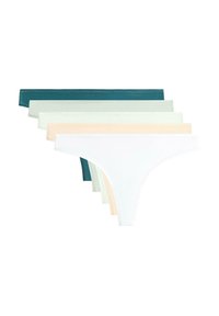 Zes paren thong ondergoed in verschillende kleuren: donkergroen, mintgroen, lichtgroen, licht perzikkleurig en wit, met een gladde, rekbare stof.