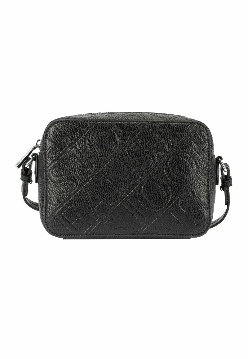 Borsa a tracolla in pelle nera con design del logo in rilievo, forma rettangolare, superficie strutturata e tracolla regolabile. Dettagli in metallo argentato.