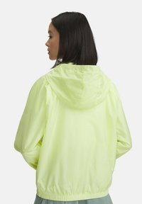 Under Armour RIVAL SPORT - Windbreaker - sonic yellow