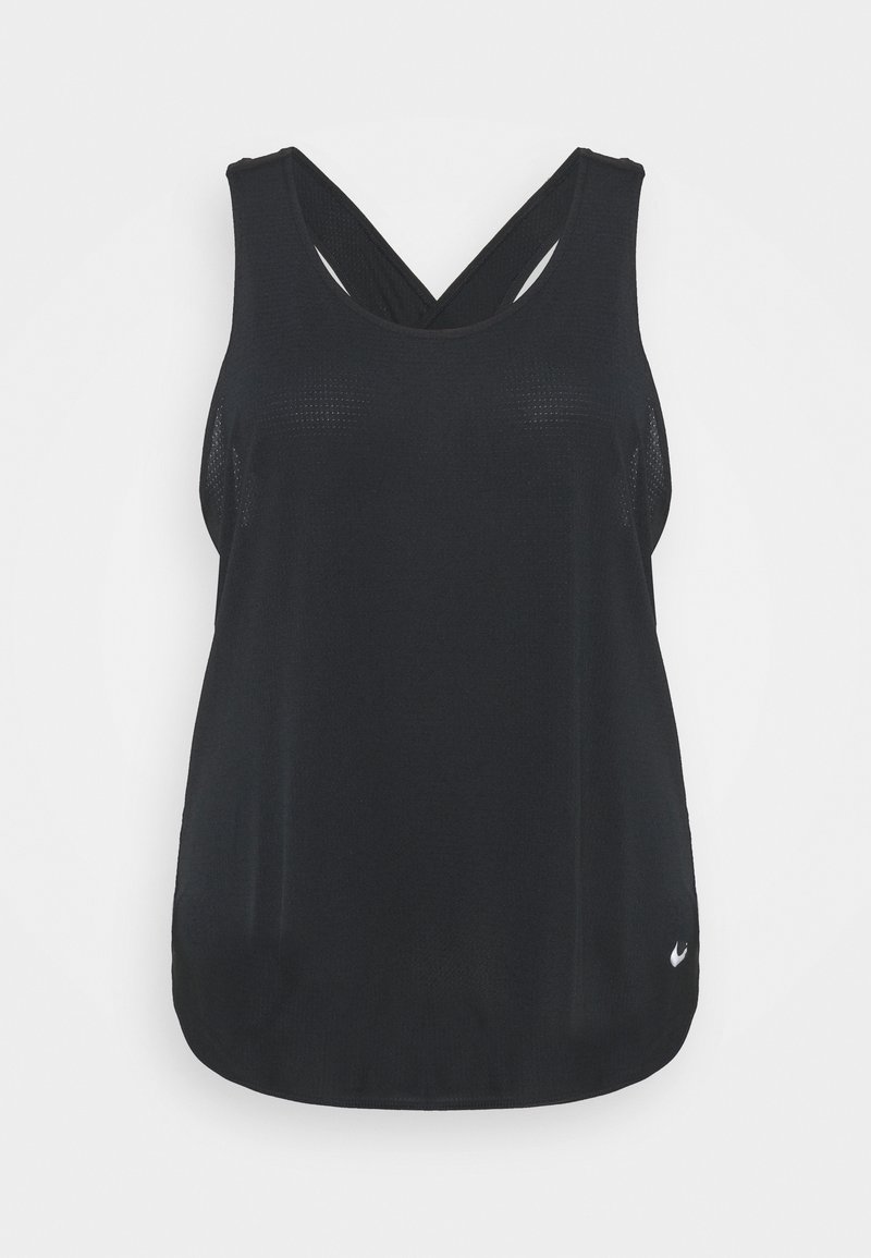 Musta urheilullinen tank top, jossa on U-mallinen kaula-aukko, ristikkäiset hihnat, hengittävä kangas, joka on rakennepinnaltaan, ja pieni logo-yksityiskohta.