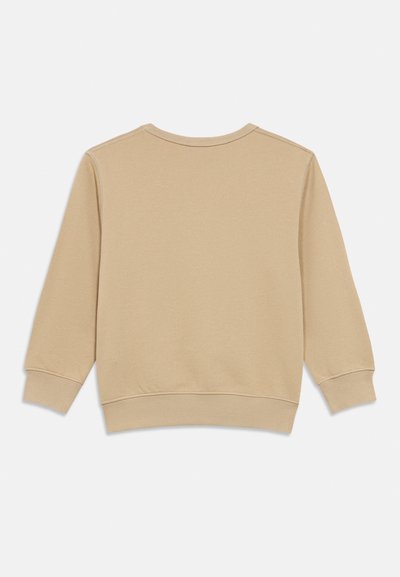 Μπεζ φούτερ με στρογγυλή λαιμόκοψη, μακριά μανίκια και ριμπ μανσέτες και τελείωμα. Το ύφασμα φαίνεται απαλό με ομαλή υφή. Εμφανίζεται η πίσω όψη.