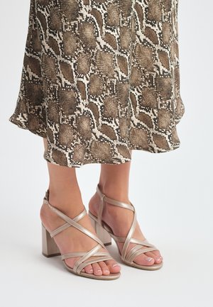 High heeled sandals - platynowy f