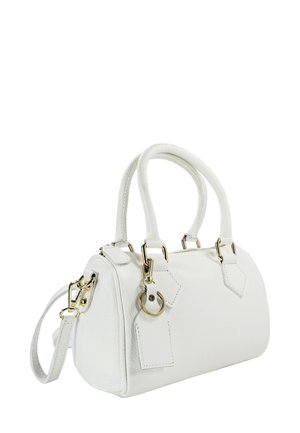 Witte leren handtas met dubbele bovenhandvatten, afneembare band, gouden hardware, accenten in de vorm van diamantvormige labels en een gestructureerde afwerking.