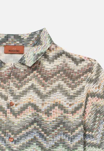 Πουκάμισο με κοντά μανίκια και κουμπιά, με πολύχρωμο γεωμετρικό ζιγκ-ζαγκ σχέδιο και δερμάτινη ετικέτα Missoni στο εσωτερικό γιακά.