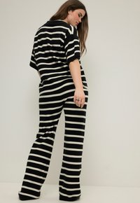 Studio Untold Broek - black