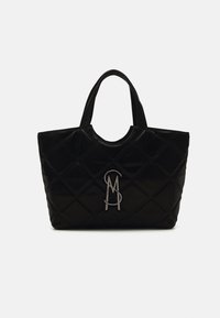 Sac à main matelassé noir avec poignées doubles et un emblème en argent "MS" centré à l'avant sur un fond blanc.
