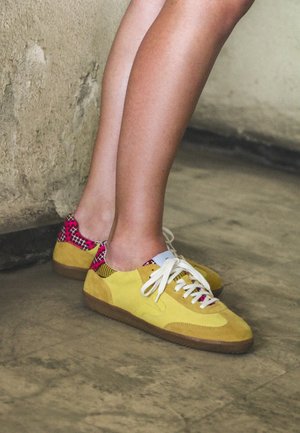 Panafrica, SAHARA - Baskets basses - mustard