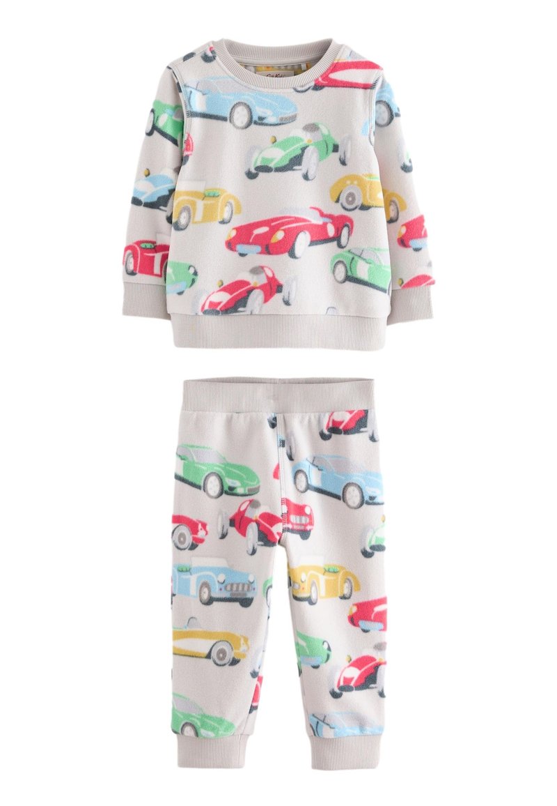 Zweiteiliges Schlafanzug-Set aus weichem grauem Stoff mit bunten Autoaufdrucken. Enthält ein langärmeliges Oberteil und passende Hosen mit elastischem Bund.