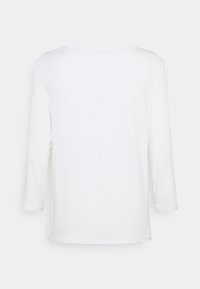 Weißes Langarmshirt aus weichem Stoff, mit Rundhalsausschnitt und lässiger Passform, ohne sichtbare Muster oder Akzente.