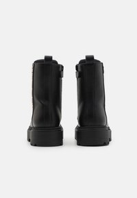 Tommy Hilfiger PIXIE UNISEX - Škornji z vezalkami - black