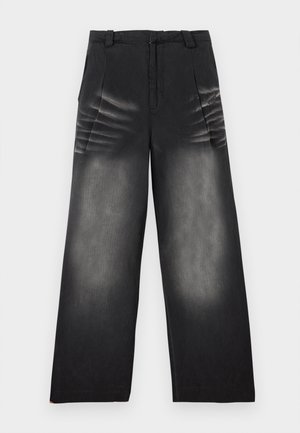 Laiade mustad teksapüksid kahvatuvate detailidega reitel ja esipõimikuga, millel on vöökohal aasadega vöökoht ja zipperiga esitasku sulgemine.