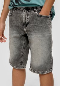 s.Oliver BERMUDA REGULAR FIT - Jeansshort - anthrazit