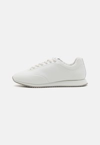 RUNNER LACE UP - Sportbačiai - bright white
