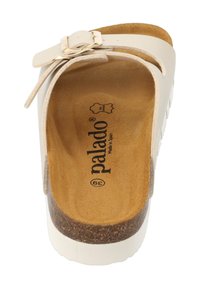 Zoccoli bianchi con suola in sughero, cinturino in pelle con fibbia e soletta texturizzata color tan. Fabbricati in Spagna, misura 39.