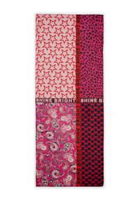 Écharpe présentant des sections avec des étoiles rouges sur fond blanc, des taches de léopard roses, un texte en gras "ÉCLATTER BRILLANT", et des motifs paisley dans des tons de rose et de bleu.