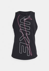 Top sin mangas negro hecho de una tela suave, con un atrevido texto blanco "NIKE" con un acento rosa en un diseño curvado, cuello redondo y corte relajado.