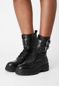 Marco Tozzi Schnürstiefelette - black