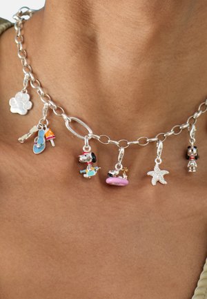 THOMAS SABO, PEANUTS™ SNOOPY MIT WOODSTOCK CHARM IM SCHWIMMRING ORIGINA LUNISEX - Anhänger - silberfarben, rot, schwarz, pink, gelbgoldfarben