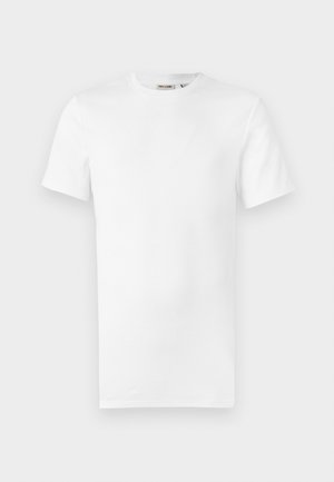 T-shirt blanc uni à manches courtes et col rond, avec une petite étiquette de marque à l'intérieur du col, présenté sur un fond blanc.