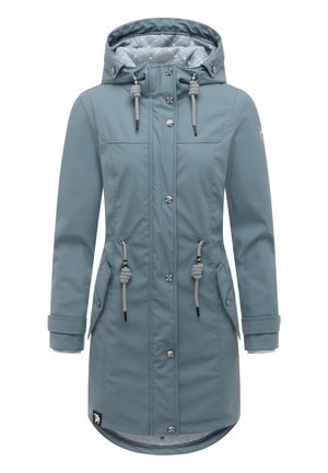 Imperméable long bleu-gris avec capuche, boutons frontaux, cordons de taille réglables, poches à rabat et fermetures aux poignets, conçu pour temps froid et humide.