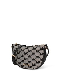 Borsa a tracolla in tela nera e grigia con motivo MK logo su tutta la superficie, rifinita con bordi in pelle liscia e dettagli in metallo color oro.