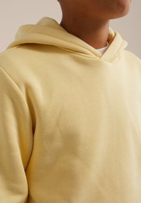 WE Fashion Kapucni - yellow