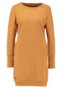 Robe jaune moutarde à manches longues, col rond et poignets côtelés. Présente des boutons décoratifs et un petit logo près du col.