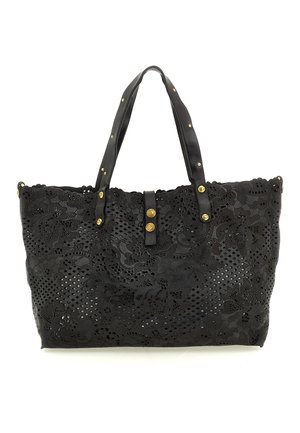 Borsa a spalla nera con motivi floreali tagliati al laser, doppi manici con borchie dorate e una fascetta frontale con bottoni a pressione dorati.