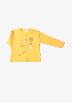 Gelbes Langarmshirt aus weichem Baumwollstoff, mit einem bunten Druck eines Blumentopfs und dem Text "Wachse, meine kleine liebe Blume."