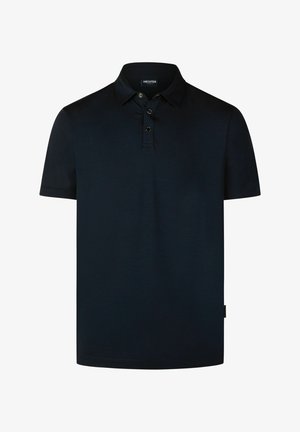 Marineblauwe polo gemaakt van zachte stof, met een drieknopenpas, korte mouwen en een subtiel merkembleem aan de zijkant.