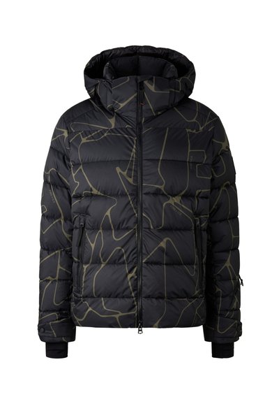 Schwarze Daunenjacke mit großer Kapuze, ausgestattet mit einem abstrakten olivgrünen Muster. Sie hat seitliche Reißverschlusstaschen und gerippte Bündchen.