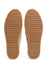 Thumbnail Image 6