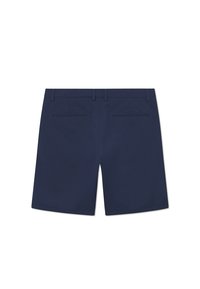 Granatowe szorty o prostym kroju z płaskim przodem, dwoma tylnymi kieszeniami i gładką fakturą materiału, zapewniające elegancki i schludny wygląd.