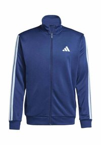 Chaqueta azul marino con cremallera, hecha de una tela suave, con un cuello alto, tres franjas blancas en las mangas y un logo blanco en el pecho.