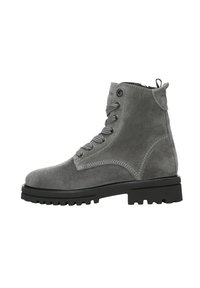 Bottines en suède gris avec une semelle en caoutchouc, dotées de lacets ronds, d'œillets en métal et d'une languette à l'arrière. Fini texturé et détails de couture.