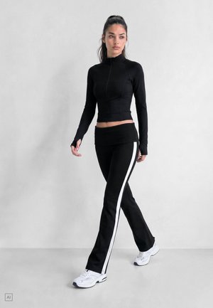 Stradivarius, TURN-DOWN WAIST BELL BOTTOM LEGGINGS - Legging (type pantalon) - white
