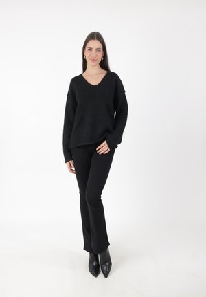 - Sweter