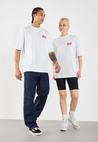 YOURTURN UNISEX - Marškinėliai su spaudiniu - bright white