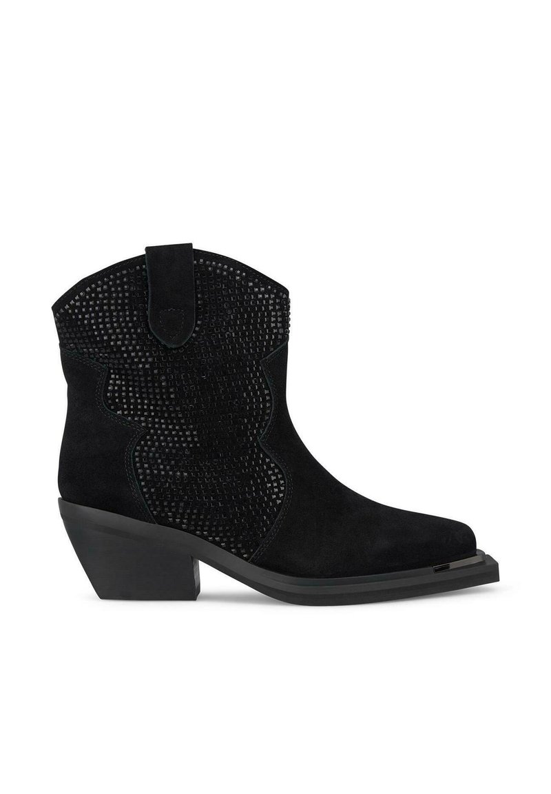 Botas de vaquero negras con una combinación de ante y detalles texturizados, con puntera redondeada y un tacón bloque medio.