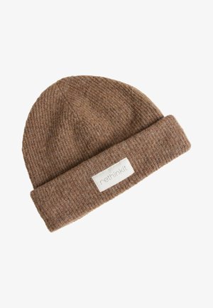 Căciulă tricotată maro, cu manșetă pliată, având un etichetă țesută pe care scrie "rethinkit". Textură moale cu un model în dungi pe întreaga suprafață.