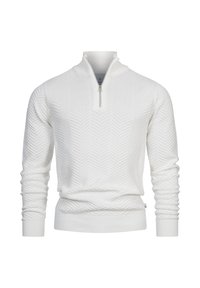Suéter de punto blanco con cremallera de un cuarto, que presenta un patrón de espiga, puños y dobladillo acanalados. La tela texturizada añade interés visual.