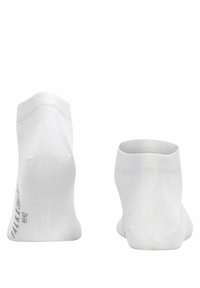 Vita ankelsockor med en mjuk, elastisk textur och förstärkta tår. Har en diskret logotyp på sidan och en sömlös manschettdesign.