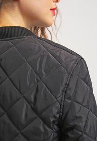 Missguided Bomberjacka - black