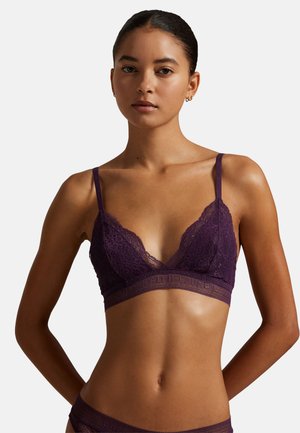 - Biustonosz z trójkątną miseczką