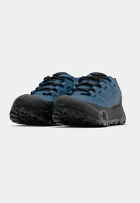 Μπλε παπούτσια πεζοπορίας με μαύρες λαστιχένιες λεπτομέρειες, υφή στην ε ξωτερική σόλα, ασφαλές σύστημα κορδονιών και ενισχυμένη μύτη για αντοχή και πρόσφυση.