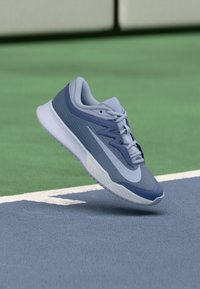 ZOOM VAPOR PRO 3 - Erineva kattega väljaku tennisejalatsid - world indigo/white ghost